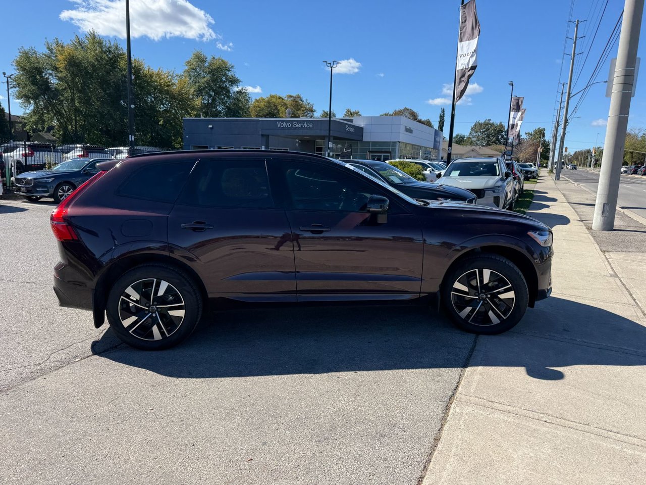 2026 Volvo XC60 Plus Dark Theme-4