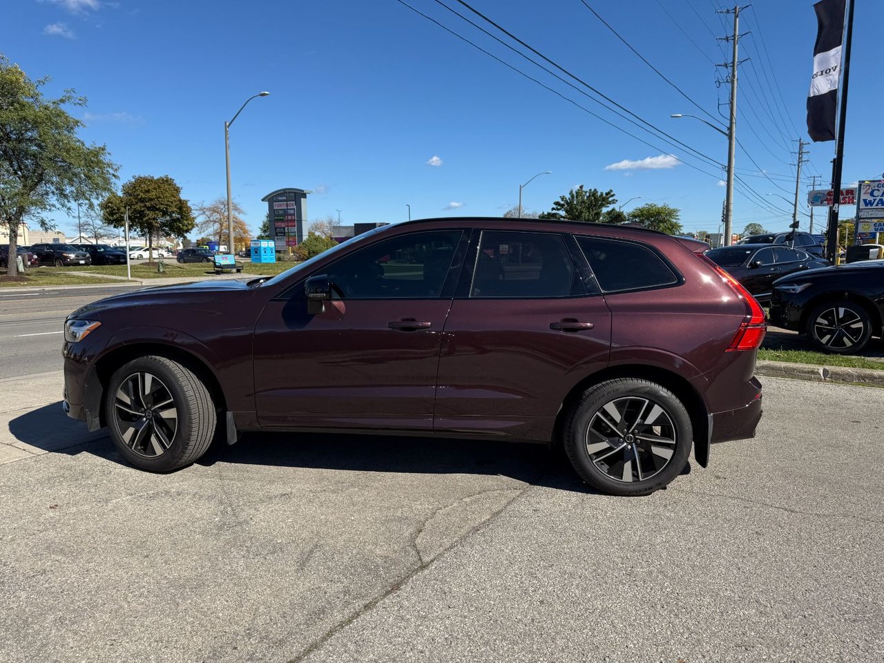 2026 Volvo XC60 Plus Dark Theme-8