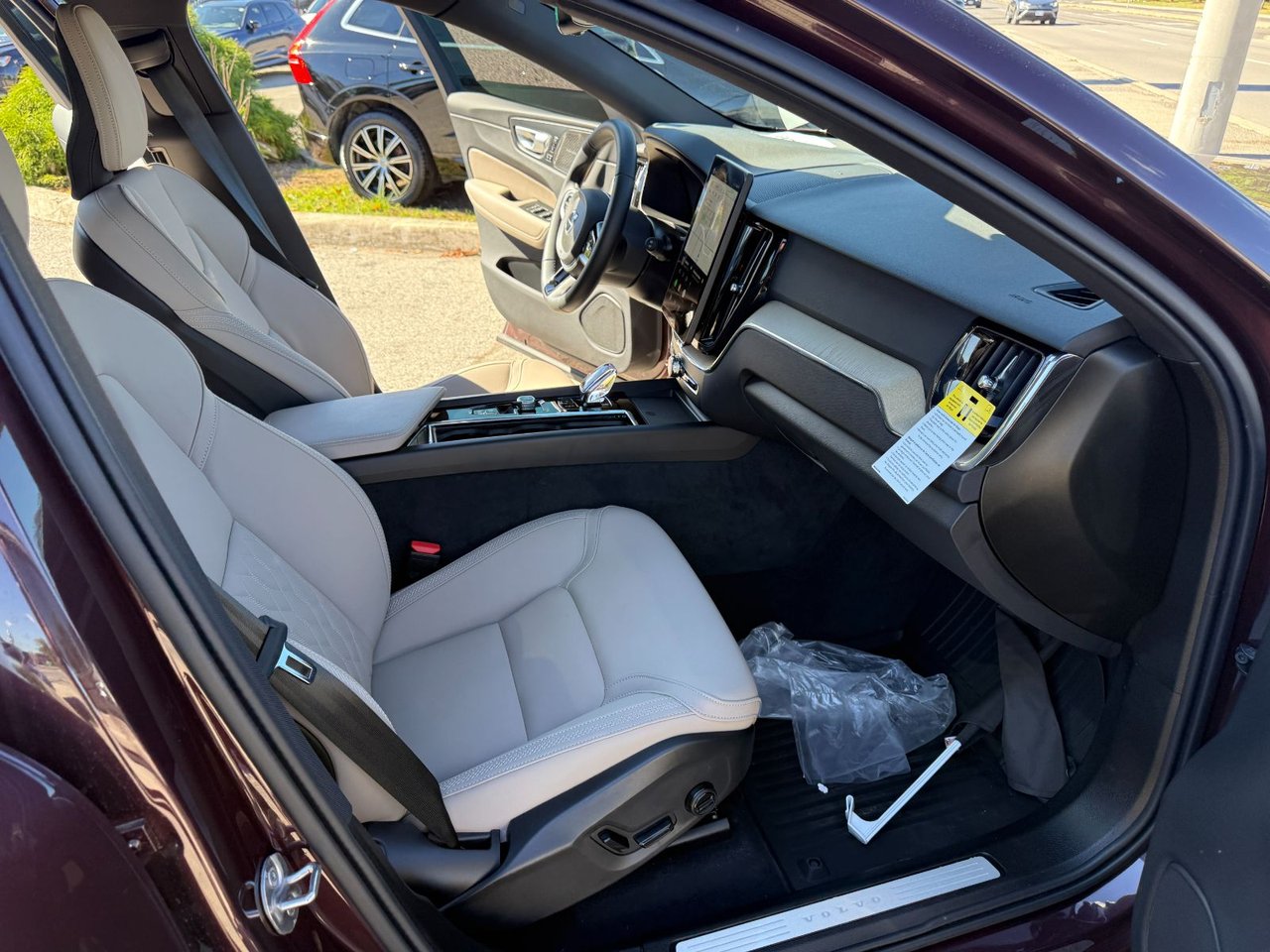 2026 Volvo XC60 Plus Dark Theme-13