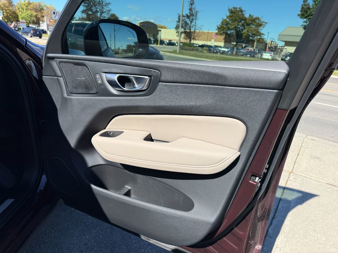 2026 Volvo XC60 Plus Dark Theme-14