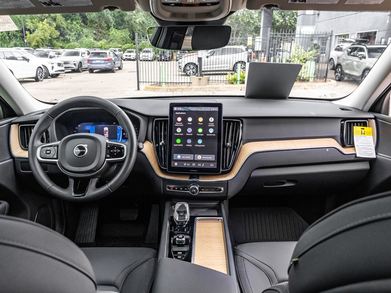 2026 Volvo XC60 Plus Dark Theme-27