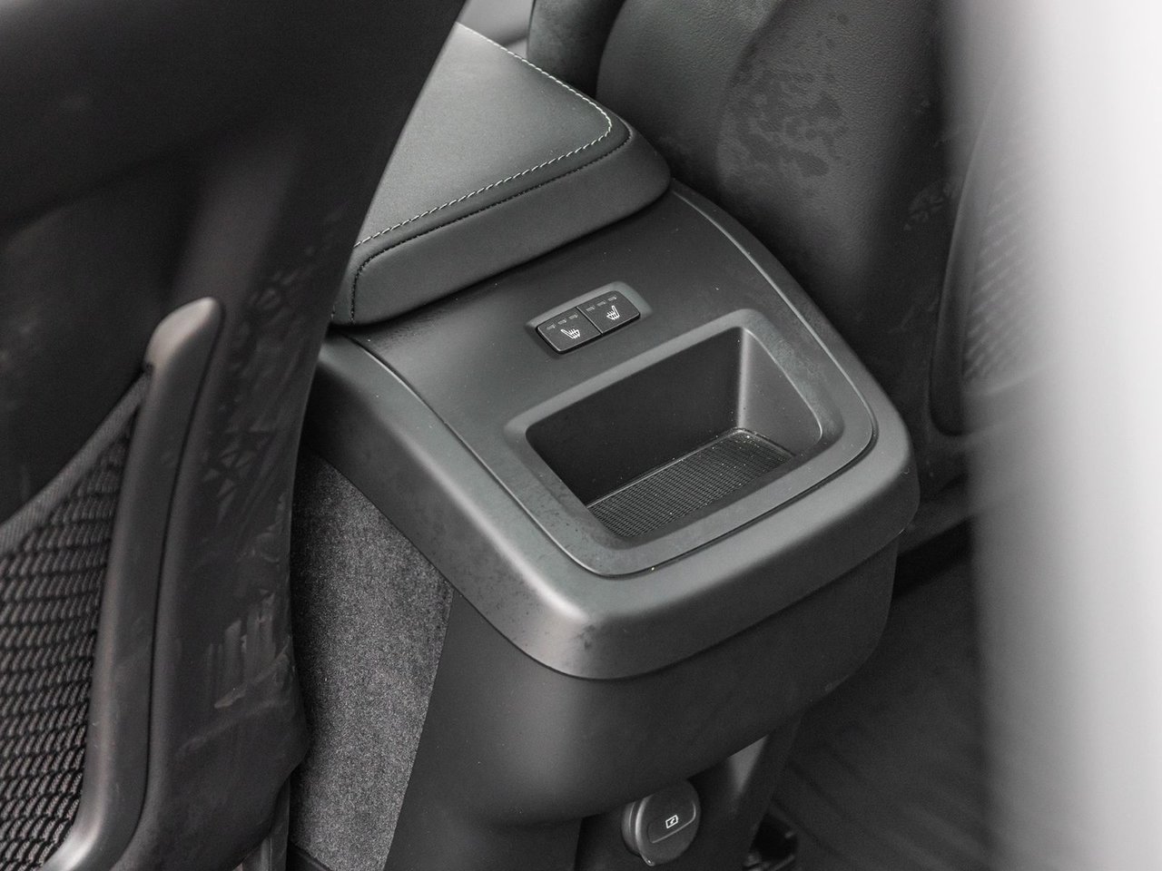 2026 Volvo XC60 Plus Dark Theme-26