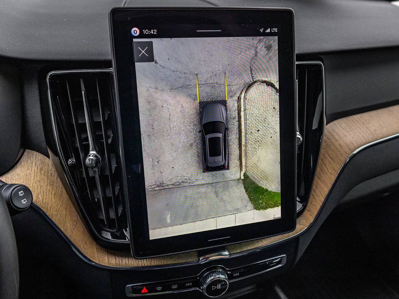 2026 Volvo XC60 Plus Dark Theme-14
