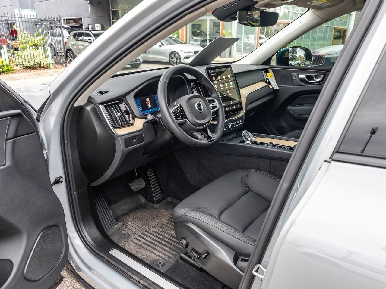 2026 Volvo XC60 Plus Dark Theme-7