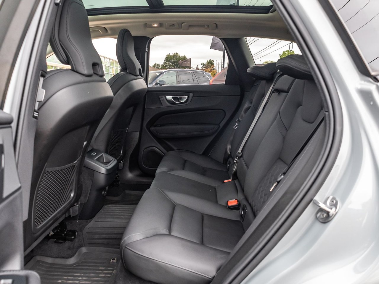 2026 Volvo XC60 Plus Dark Theme-25
