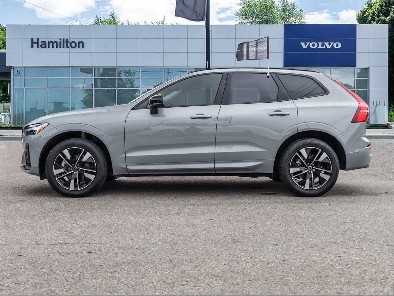 2026 Volvo XC60 Plus Dark Theme-3