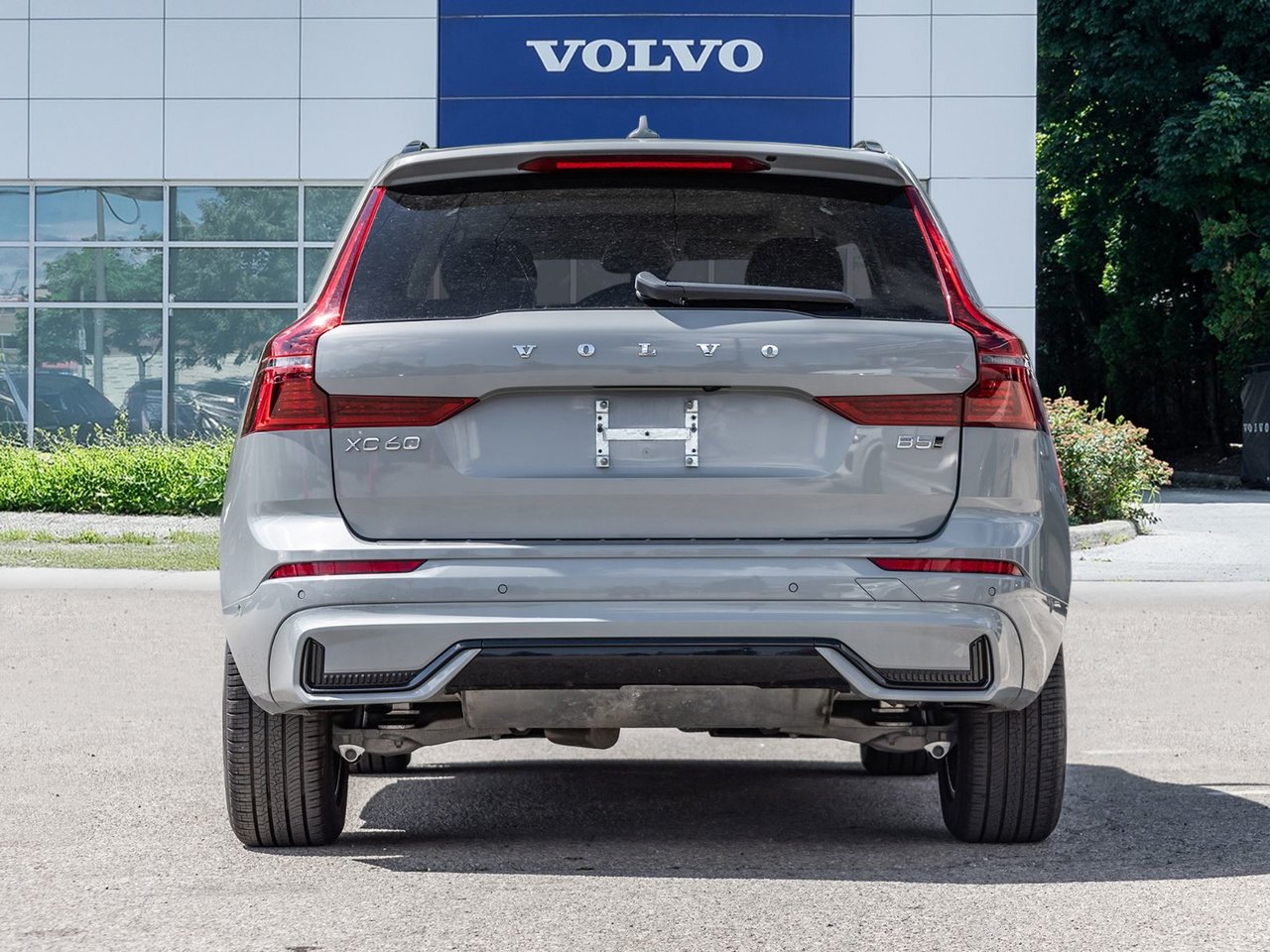 2026 Volvo XC60 Plus Dark Theme-5