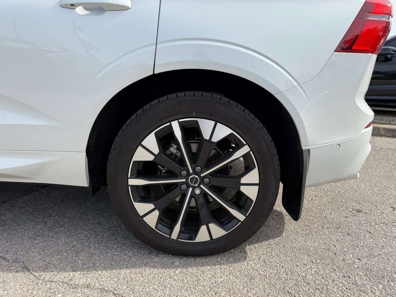 2026 Volvo XC60 Ultra Dark Theme-27