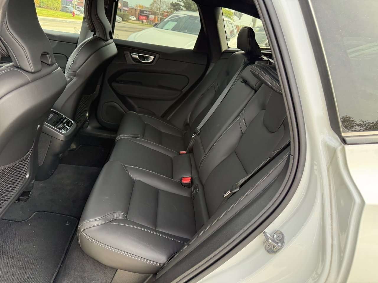 2026 Volvo XC60 Ultra Dark Theme-16