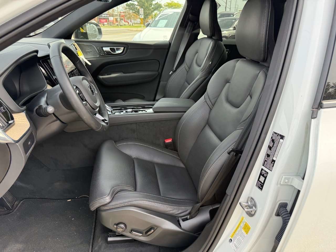 2026 Volvo XC60 Ultra Dark Theme-14
