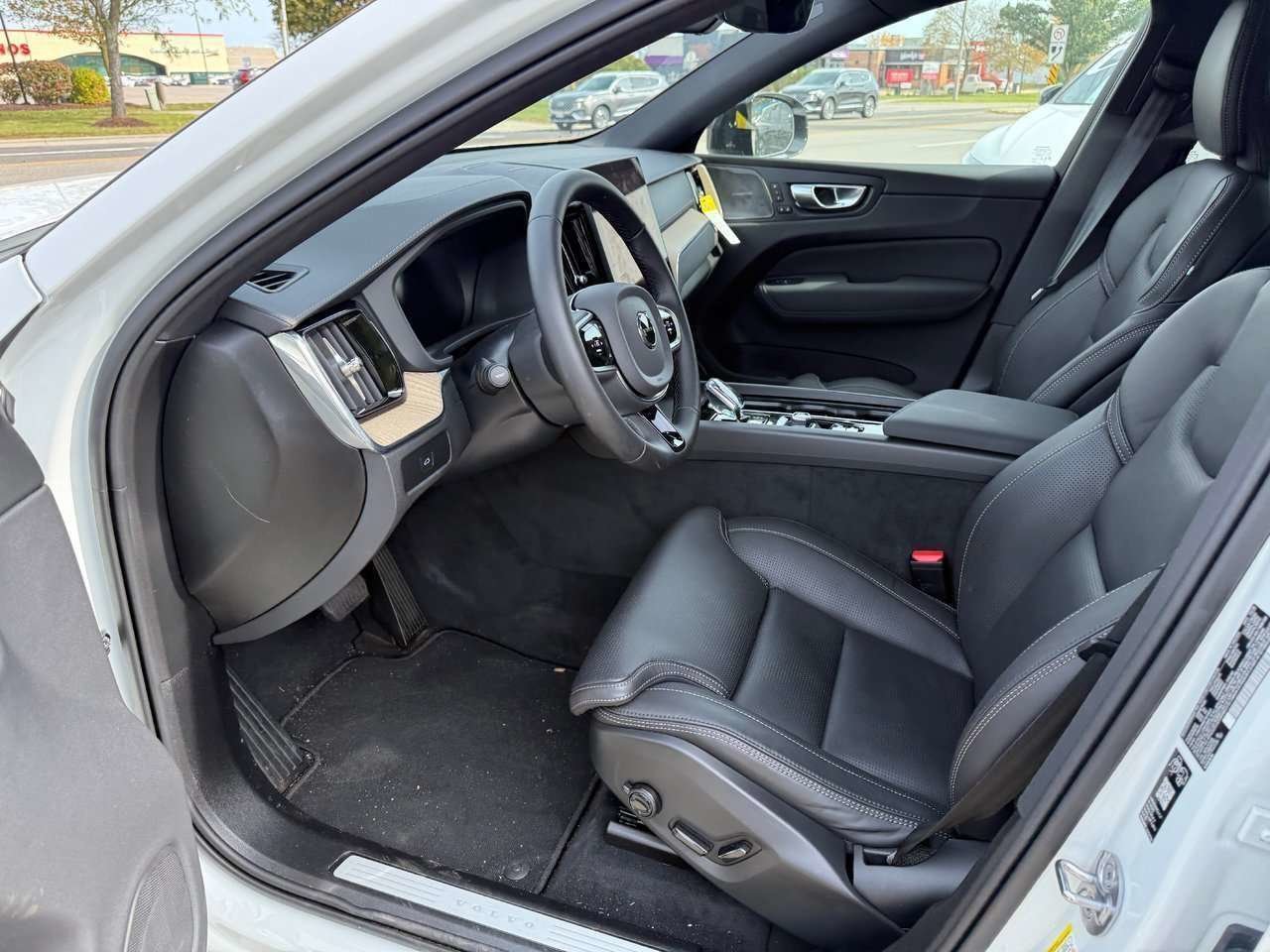 2026 Volvo XC60 Ultra Dark Theme-13