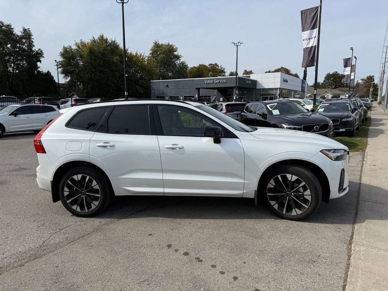2026 Volvo XC60 Ultra Dark Theme-6