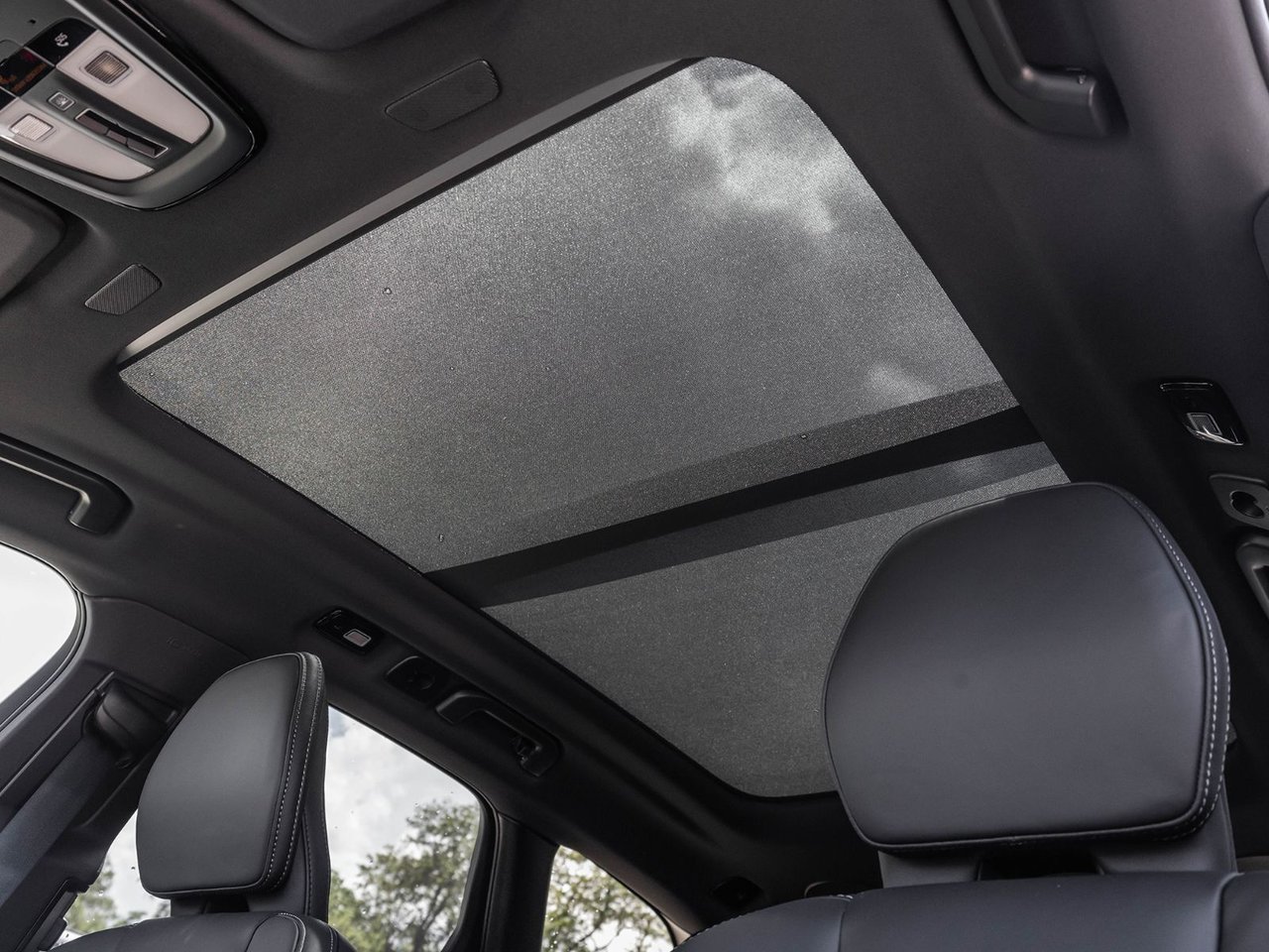 2026 Volvo XC60 Ultra Dark Theme-23