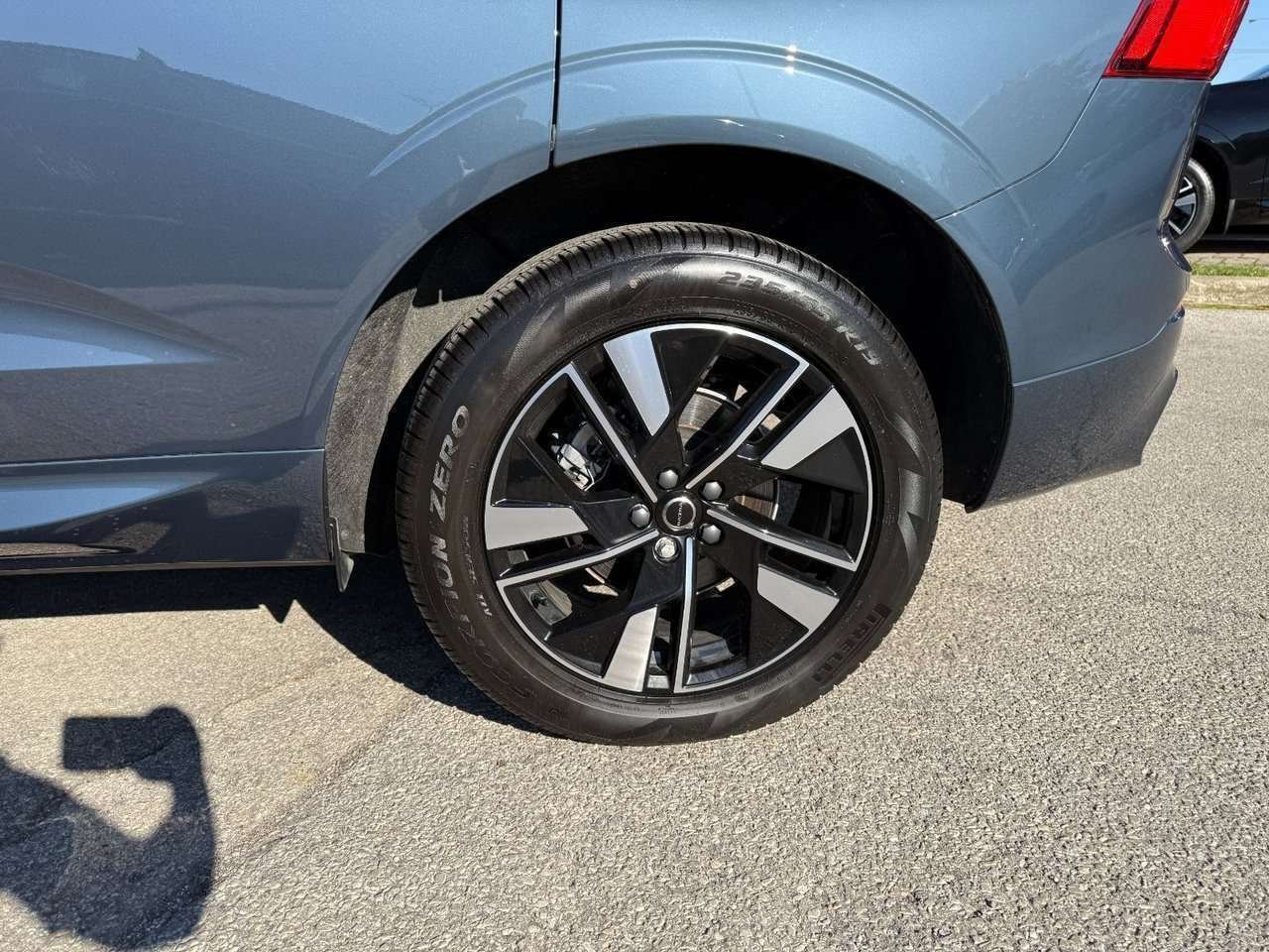 2026 Volvo XC60 Core Dark Theme-24