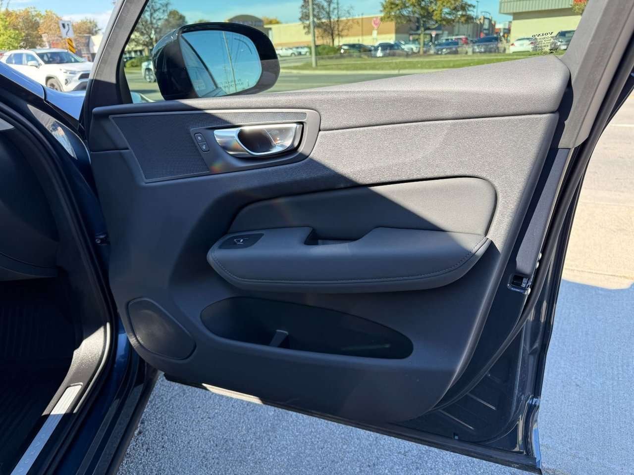 2026 Volvo XC60 Core Dark Theme-18