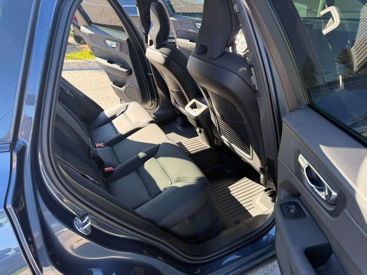 2026 Volvo XC60 Core Dark Theme-16