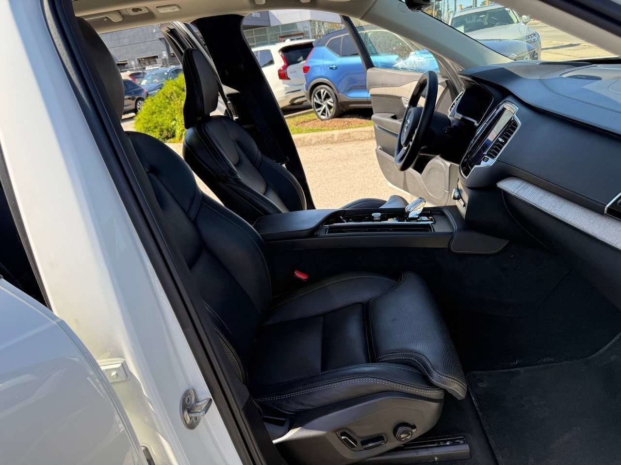 2025 Volvo XC90 Plug-In Hybrid Ultra Bright Theme-17