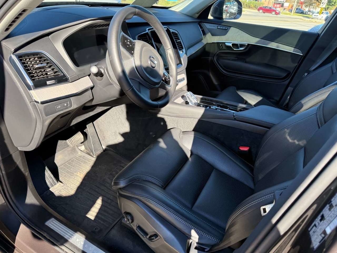 2025 Volvo XC90 Plug-In Hybrid Ultra Bright Theme-8