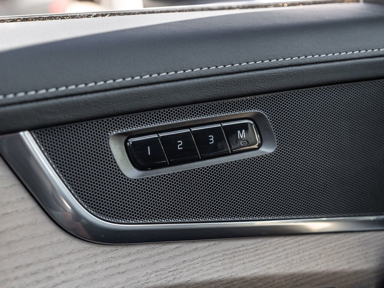 2026 Volvo XC90 Plug-In Hybrid Core Bright Theme-14