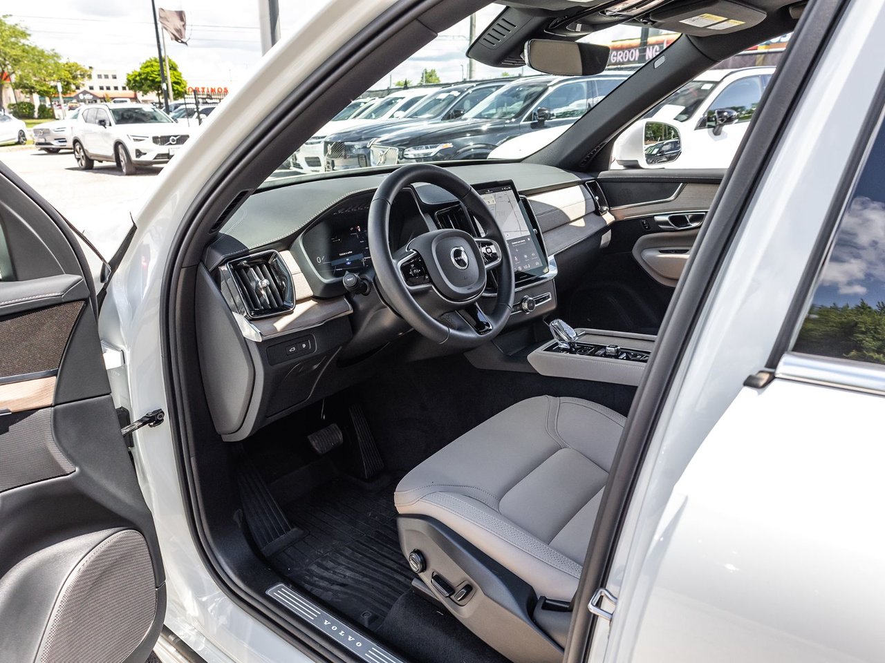 2026 Volvo XC90 Plug-In Hybrid Core Bright Theme-7
