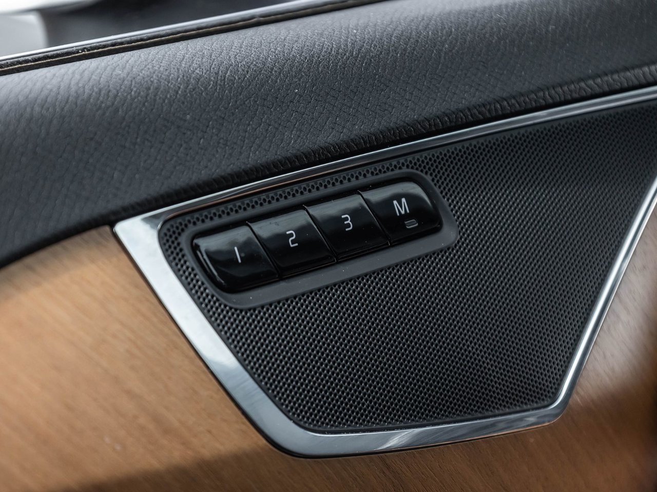2024 Volvo XC90 Recharge Plus Bright Theme-17