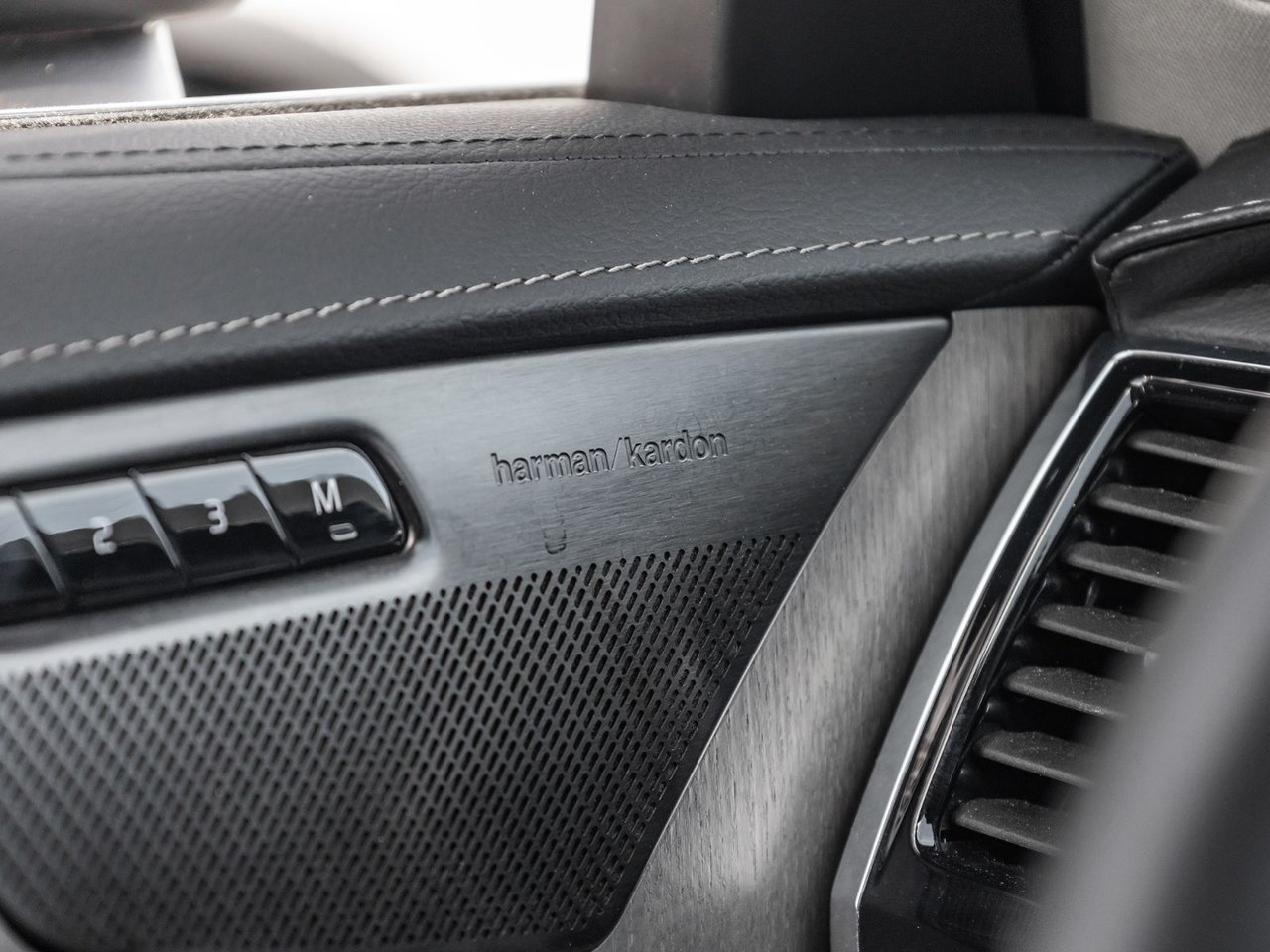 2024 Volvo XC90 Recharge Ultimate Bright Theme-21
