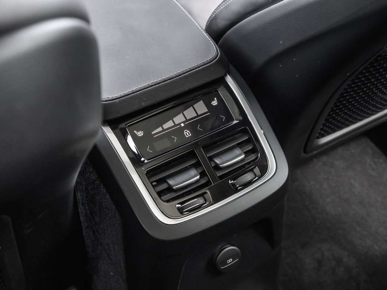 2024 Volvo XC90 Recharge Ultimate Bright Theme-28