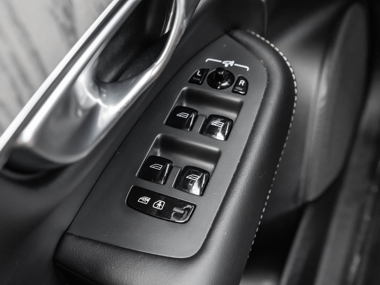 2024 Volvo XC90 Recharge Ultimate Bright Theme-17