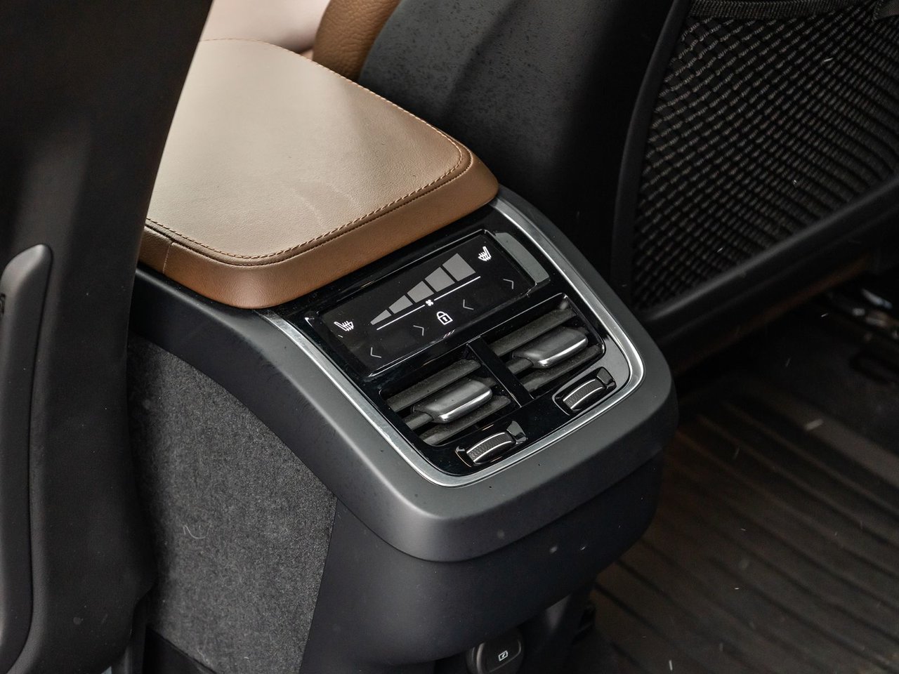 2024 Volvo XC90 Plus Bright Theme-24