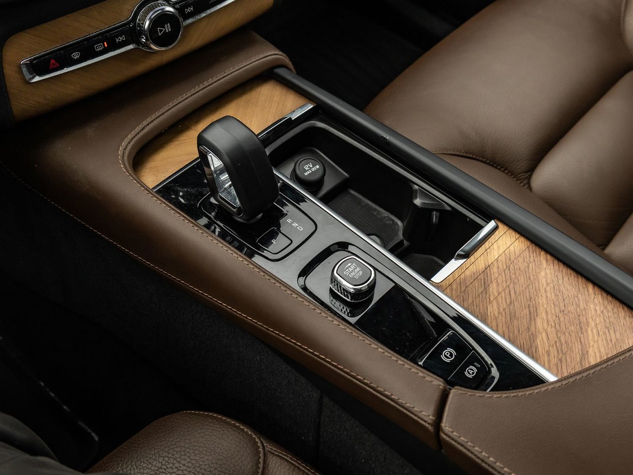 2024 Volvo XC90 Plus Bright Theme-16