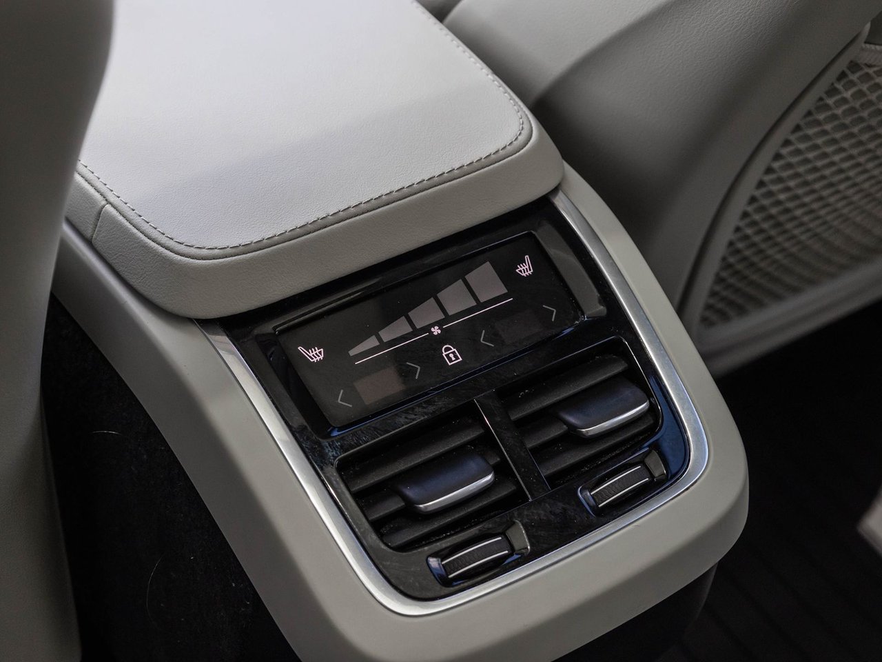 2024 Volvo XC90 Core Bright Theme-23