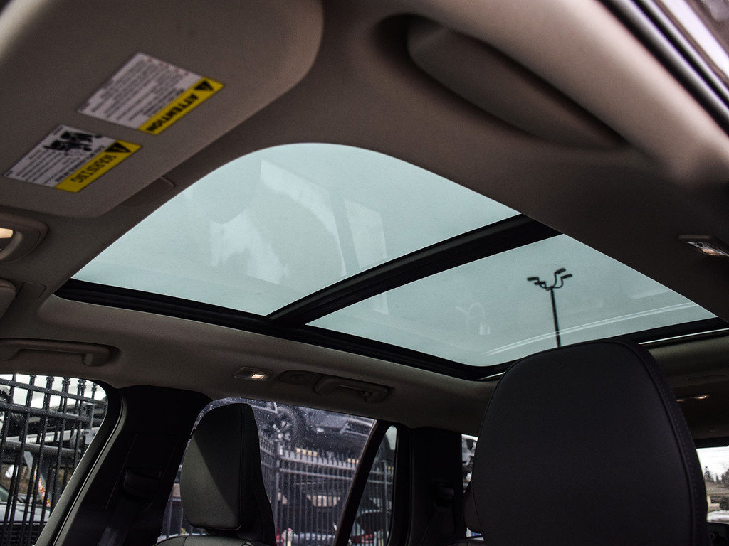 2025 Volvo XC90 Plus Bright Theme-21