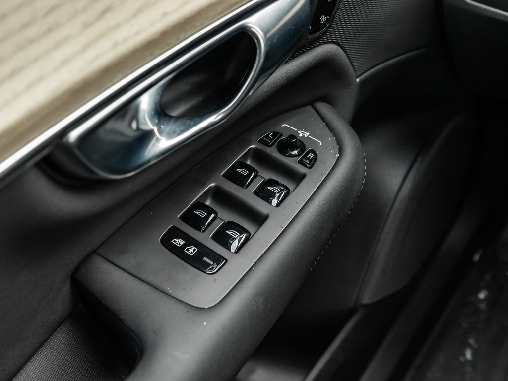 2025 Volvo XC90 Core Bright Theme-13