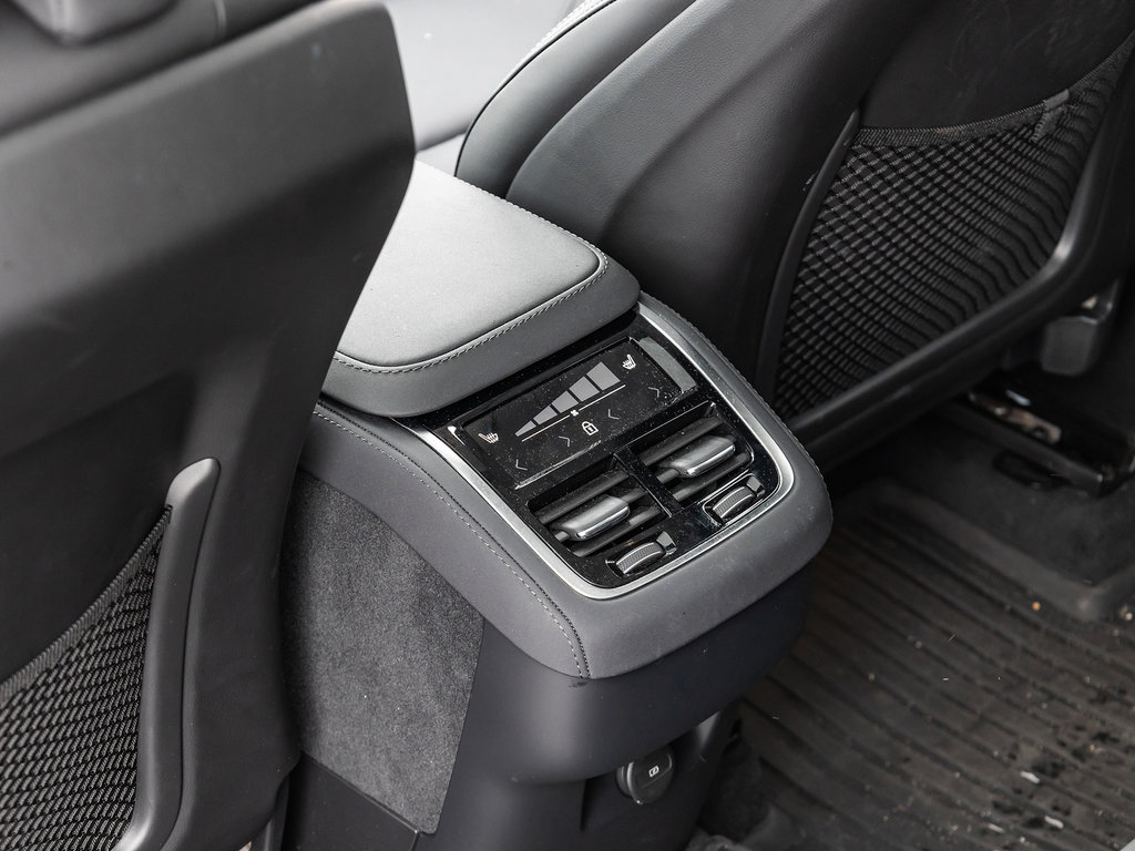 2025 Volvo XC90 Core Bright Theme-26