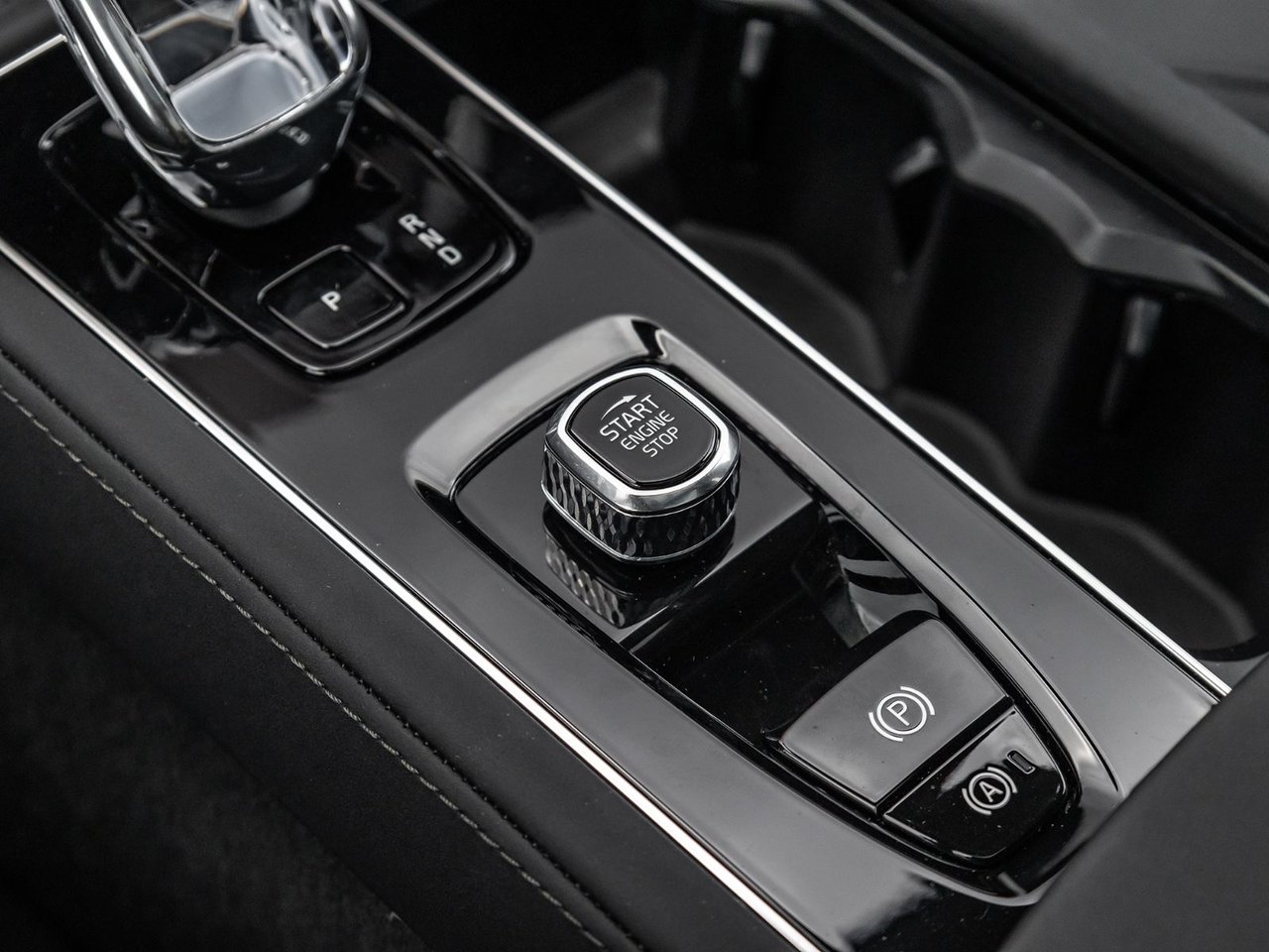 2025 Volvo XC90 Core Bright Theme-16