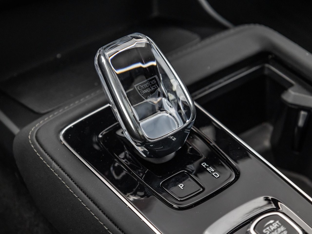 2025 Volvo XC90 Core Bright Theme-17