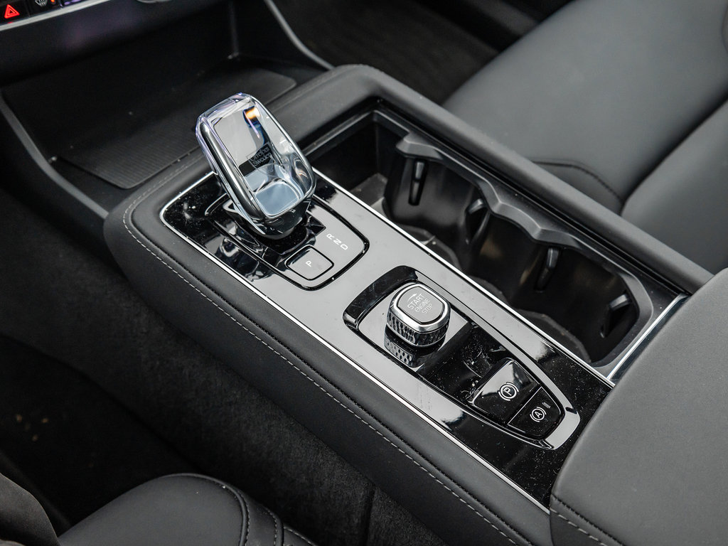 2025 Volvo XC90 Core Bright Theme-16