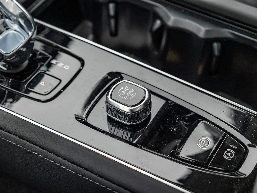 2025 Volvo XC90 Core Bright Theme-17