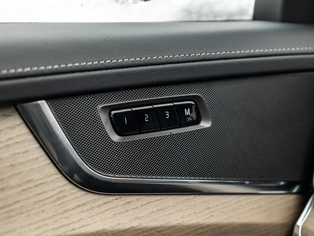 2025 Volvo XC90 Core Bright Theme-15