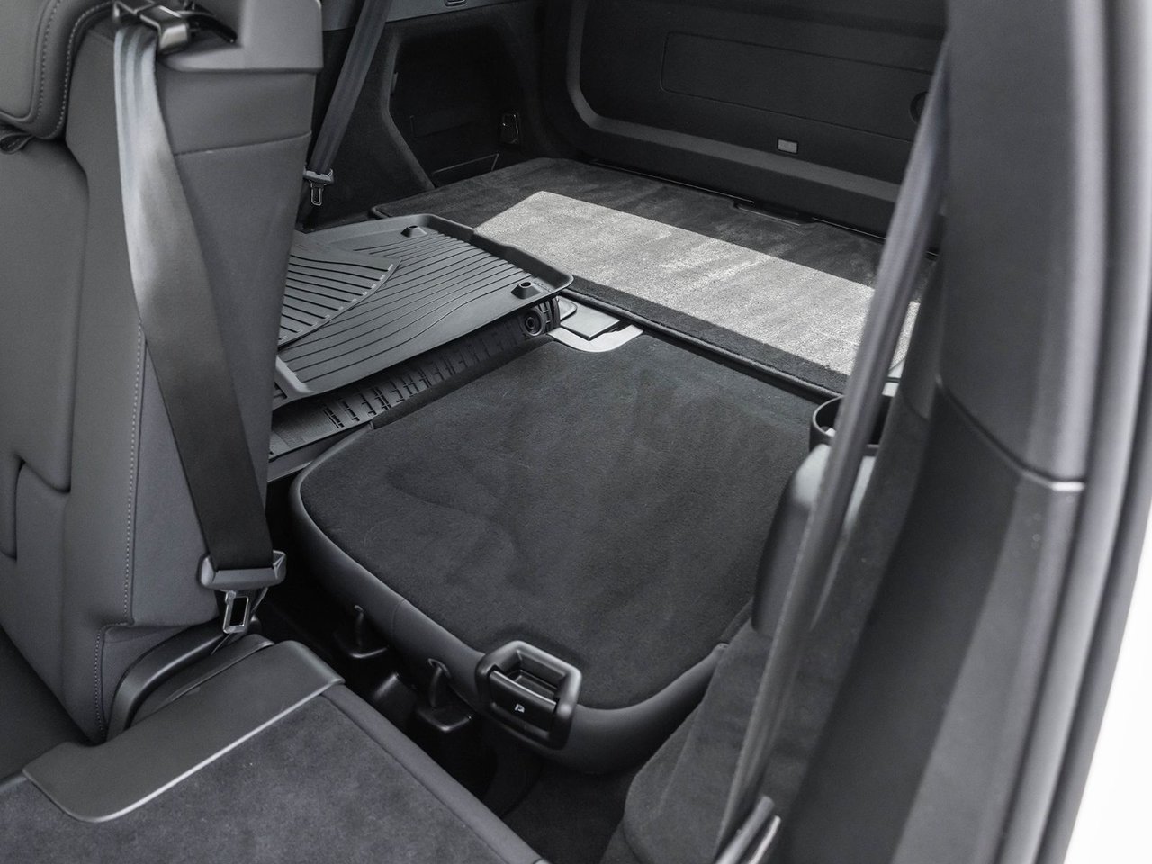 2025 Volvo XC90 Plus Bright Theme-28