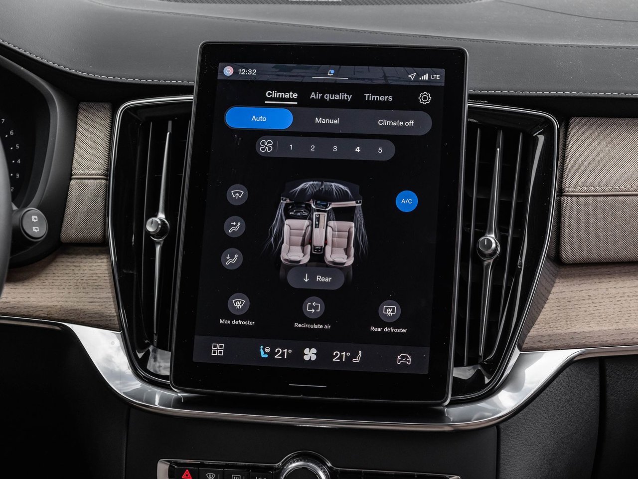 2026 Volvo XC90 Ultra Dark Theme-31