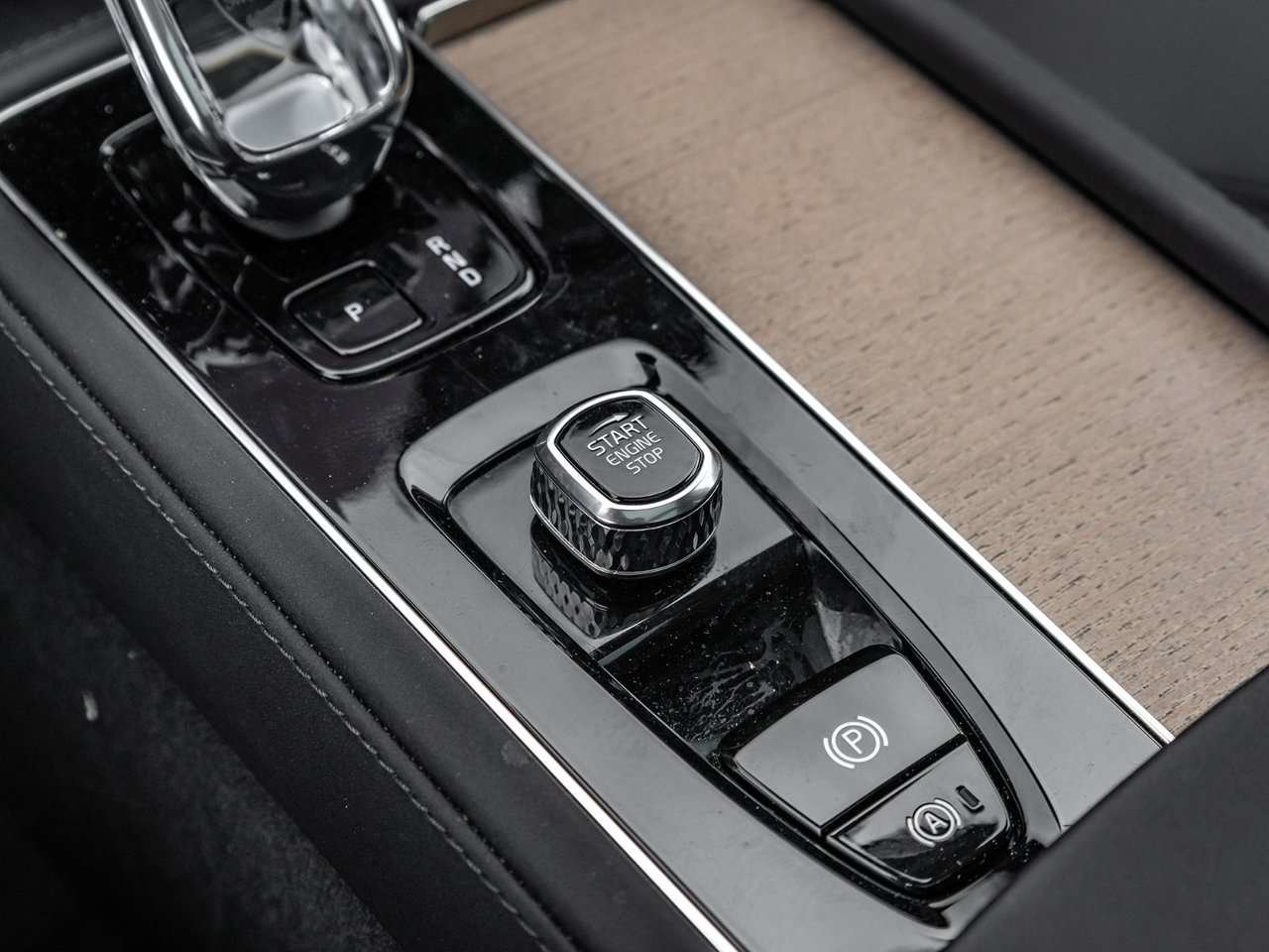 2026 Volvo XC90 Plus Dark Theme-16
