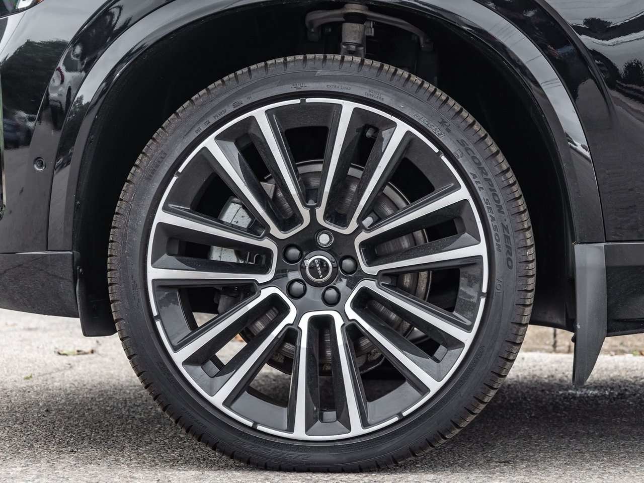 2026 Volvo XC90 Plus Dark Theme-4