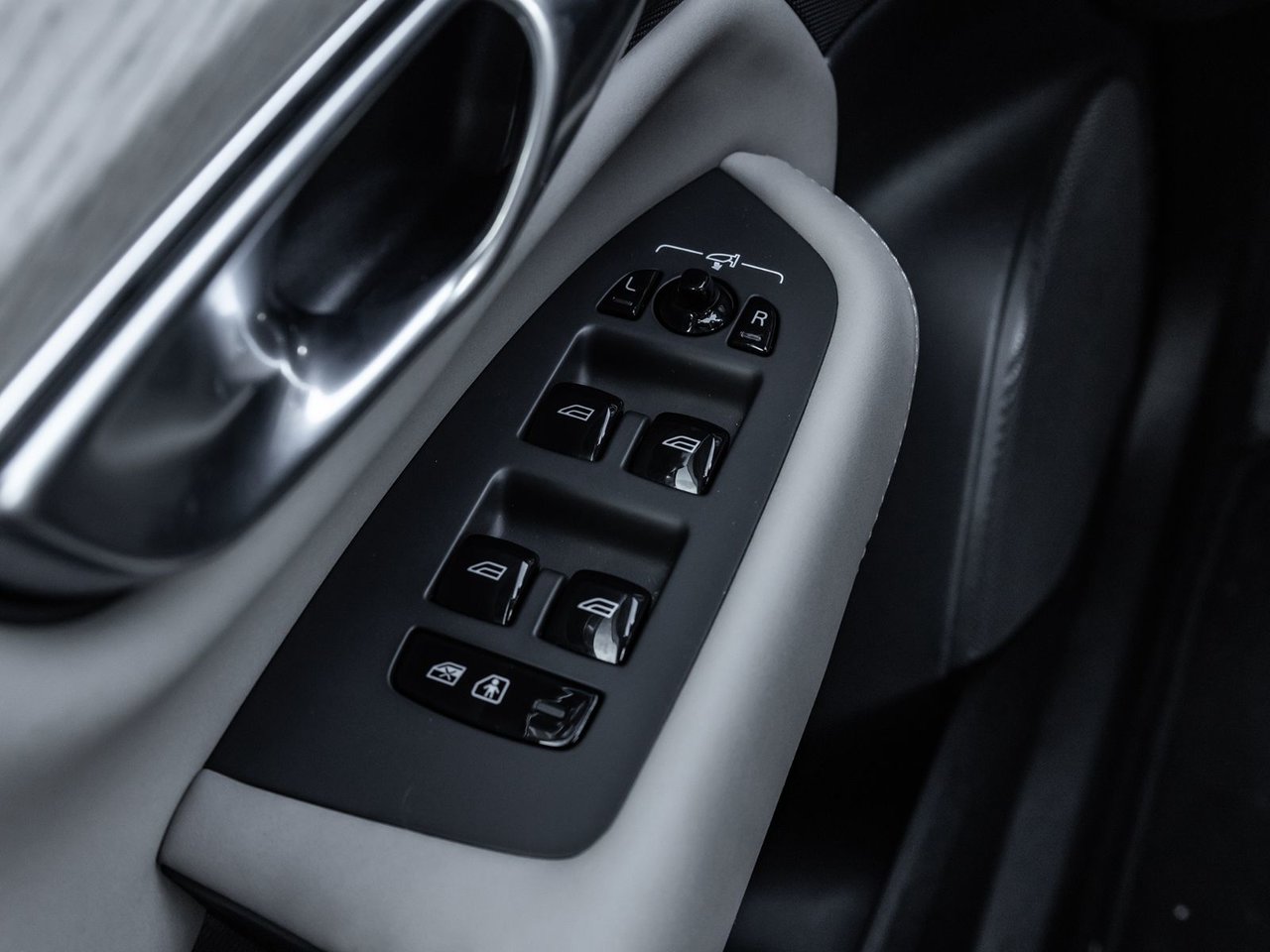 2026 Volvo XC90 Plus Bright Theme-16
