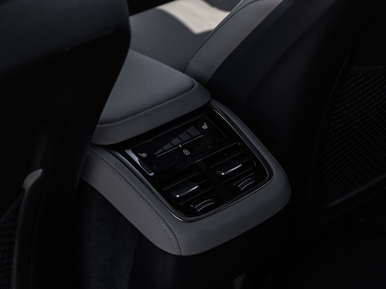2026 Volvo XC90 Plus Bright Theme-26