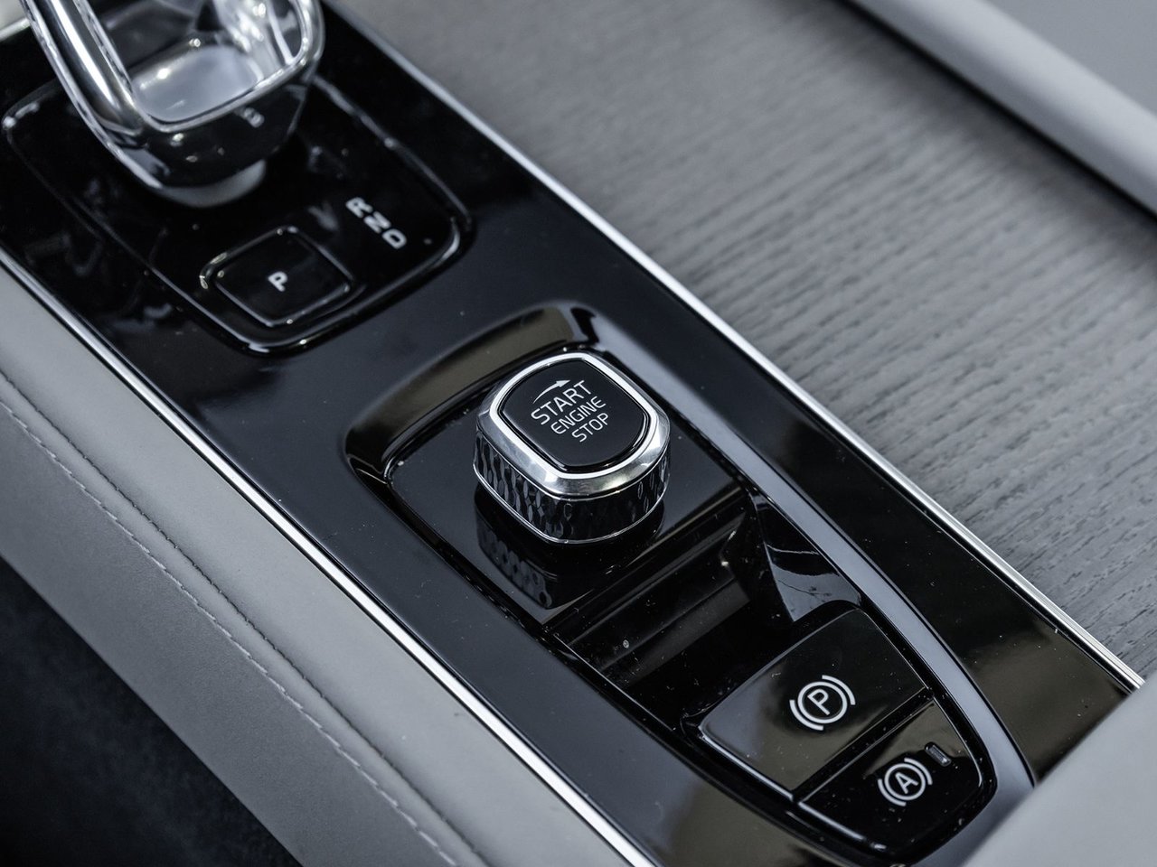 2026 Volvo XC90 Plus Bright Theme-18