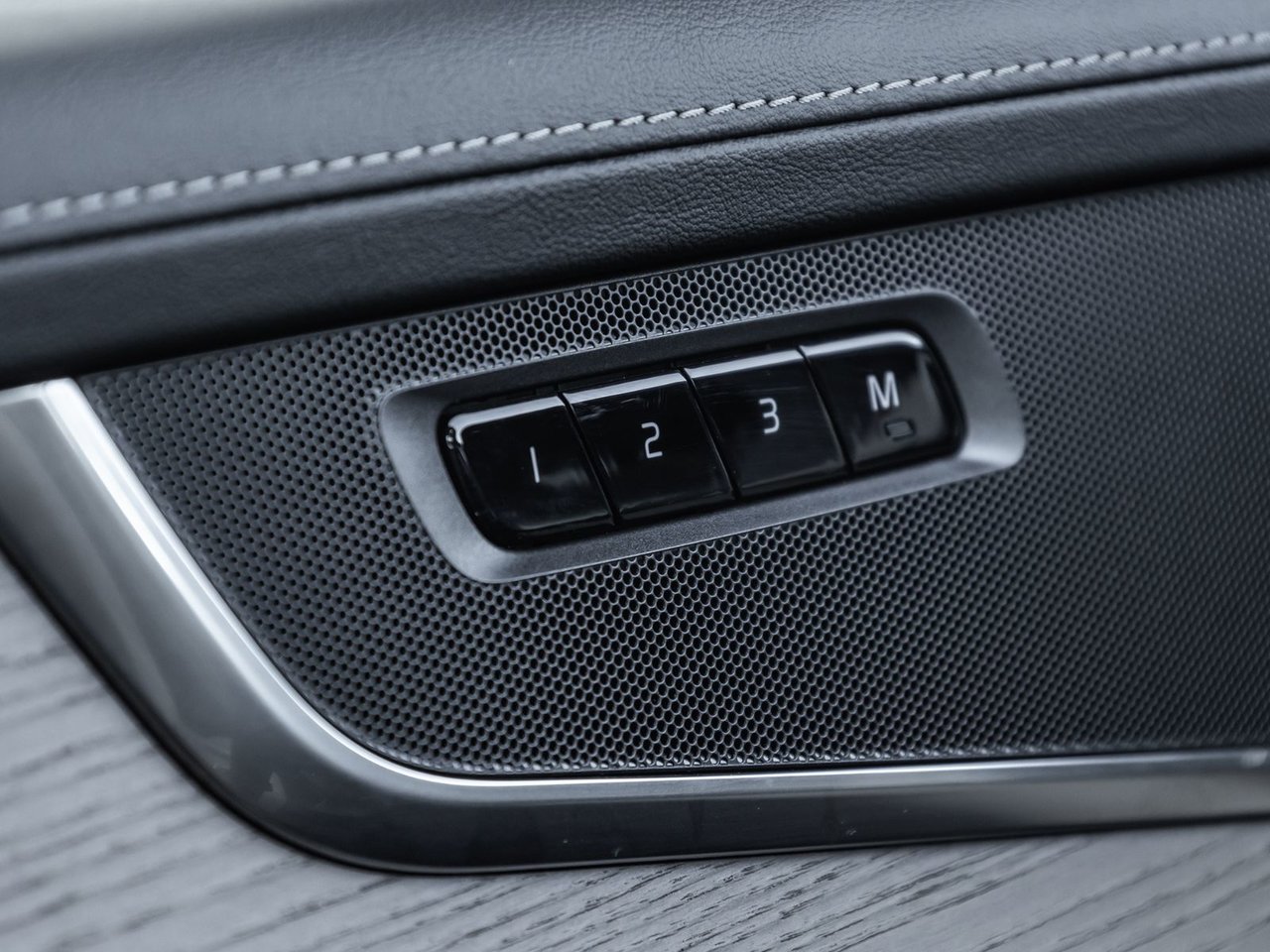 2026 Volvo XC90 Plus Bright Theme-17