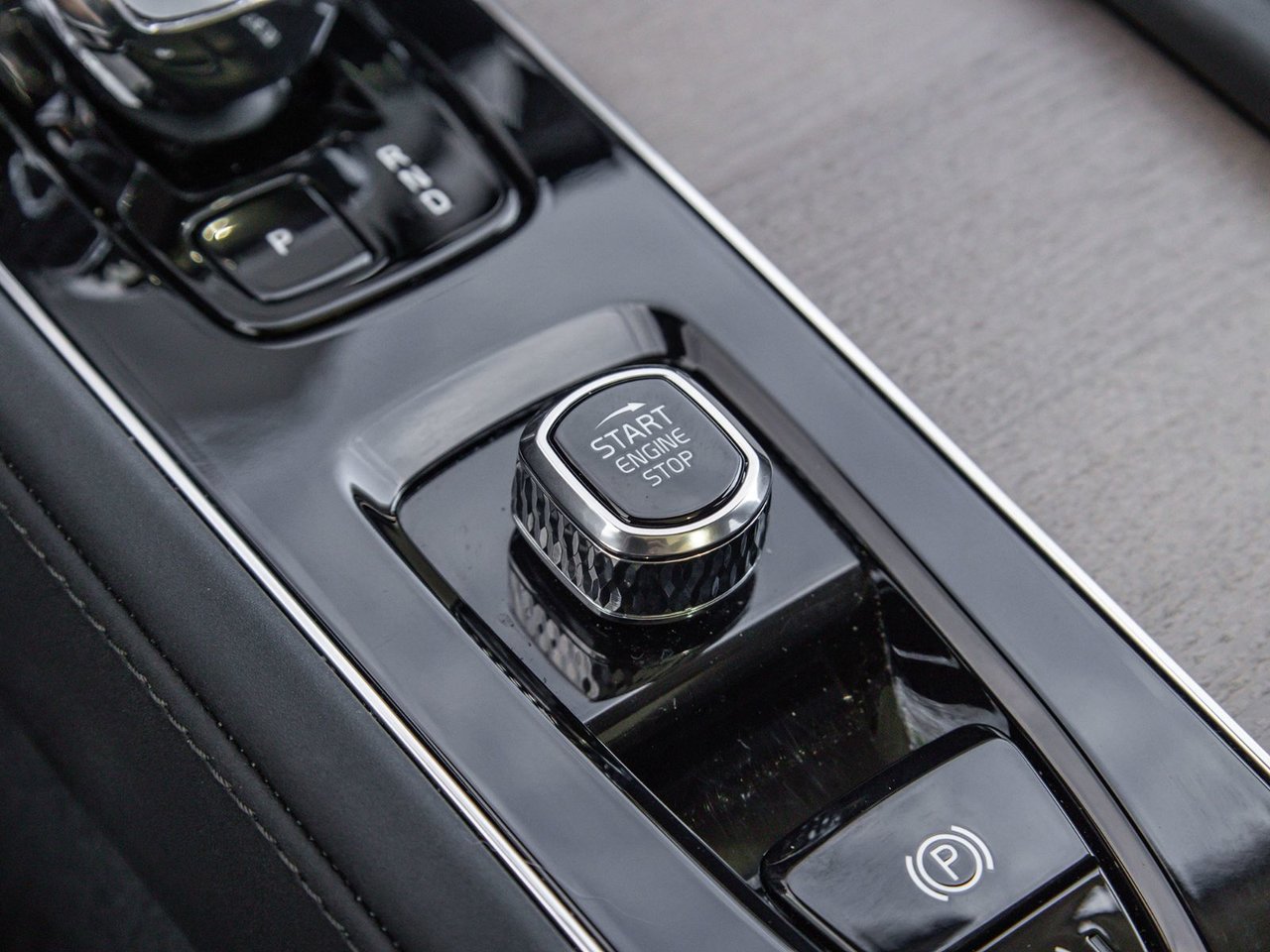 2026 Volvo XC90 Plus Bright Theme-12