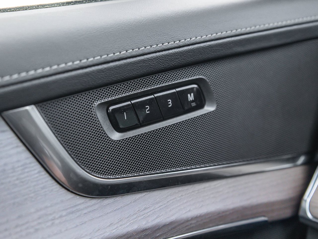 2026 Volvo XC90 Plus Bright Theme-10