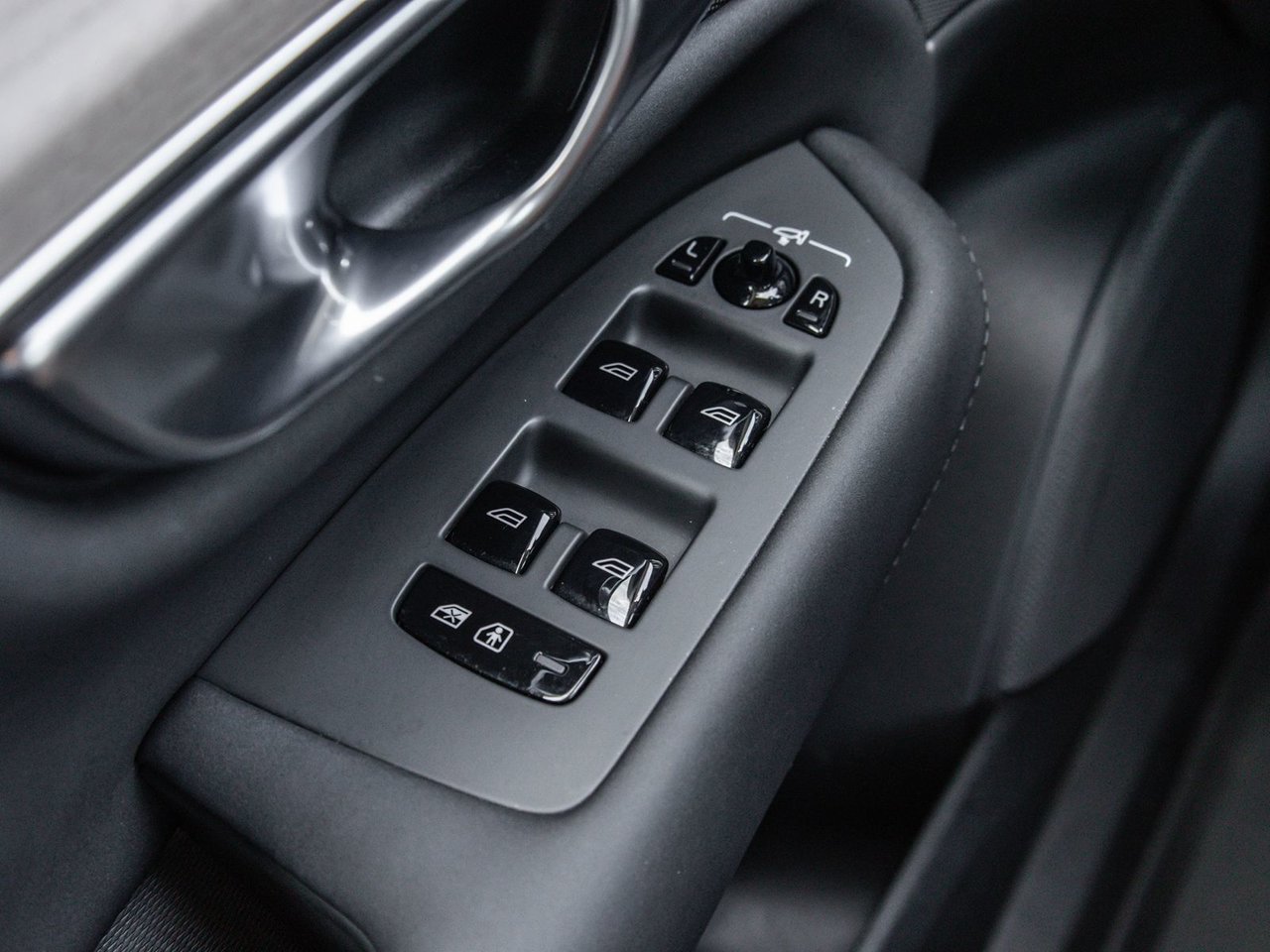 2026 Volvo XC90 Plus Bright Theme-11